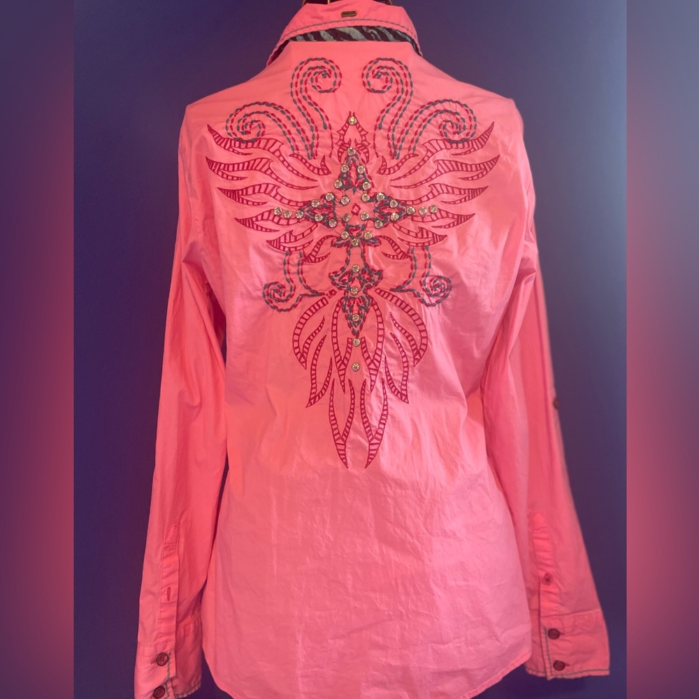 Roar button down, long sleeves, distressed with rhinestones. Size Medium.